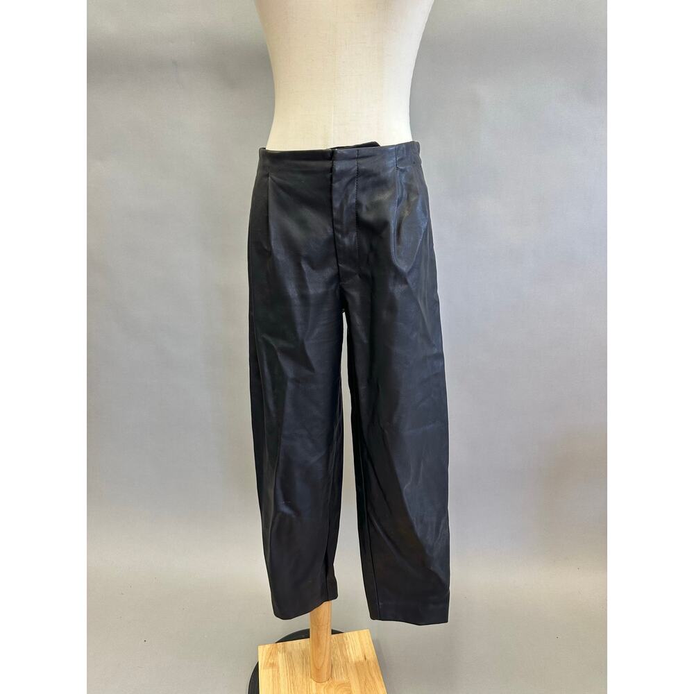 Banana Republic black faux leather pleated front ankle pants Size 4 mid rise